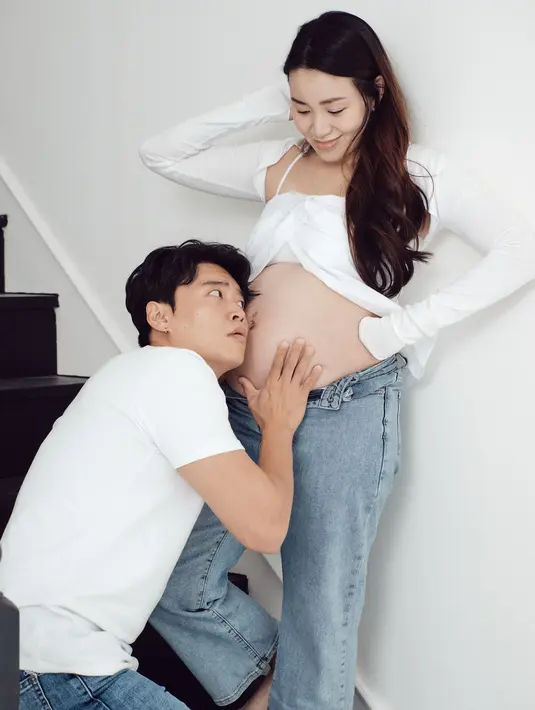 <p>Jang Hansol yang juga dikenal dengan nama Korea Reomit saat ini sedang menantkan proses persalinan sang istri. (Foto: Instagram/ hansoljang110)</p>