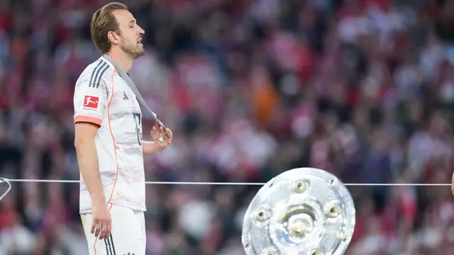Foto: Hapus Label Raja Tanpa Mahkota, Detik-detik Harry Kane Akhirnya Angkat Trofi Juara