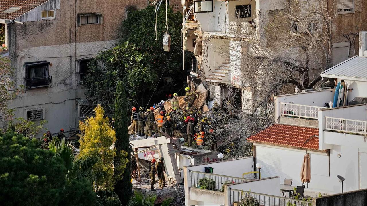 FOTO: Rudal Iran Hantam Permukiman di Haifa Israel