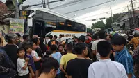 Bus Harapan Jaya Ugal-ugalan: Terobos Lampu Merah, Tabrak Mobil dan 3 Motor di Kediri