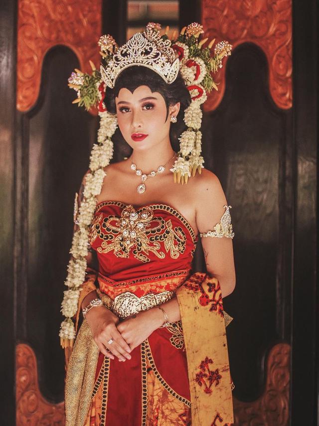 6 Potret Awkarin Pakai Baju Pengantin  Adat Jawa  Timur  