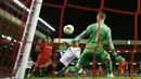 Proses terjadinya gol yang dicetak gelandang Liverpool, Roberto Firmino, ke gawang MU. Melalui gol pada menit ke-77 ini The Reds behasil memperbesar keunggulan menjadi 2-0. (Reuters/Phil Noble)