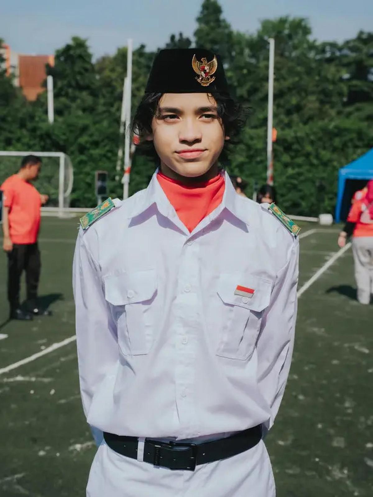 Foto Noah Sinclair Putra BCL jadi Pemimpin Upacara di Sekolah, Bikin Bangga