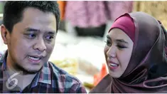 Dengan bangga, suami Oki memamerkan Khadeejah via Instagram. Kulit Khadeejah tampak masih merah layaknya bayi yang baru lahir. 

