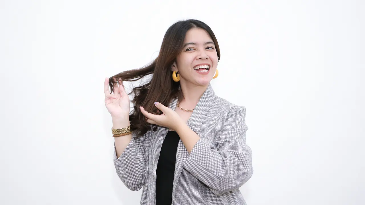 wanita februari riang