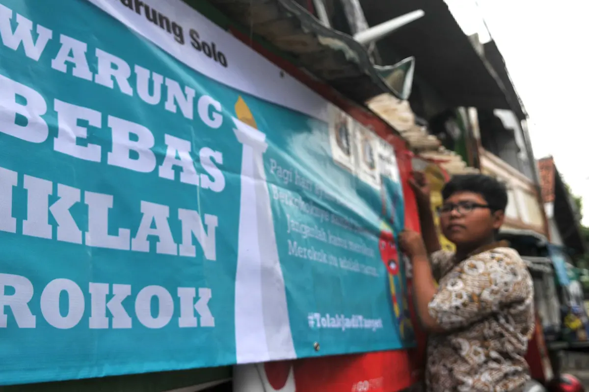 20151105-Aksi Siswa SMP Tolak Iklan Rokok di Warung-Jakarta