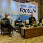 Direktur Utama PT Konimex, Rachmadi Joesoef didampingi Direktur PT Indordesa, Rudy Sutanto saat peluncuran produk nutrisi khusus dewasa muda Fontlife Fon di Hotel Alila, Solo, Jumat (26/4).(Liputan6.com/Fajar Abrori)