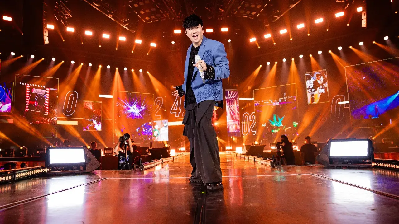 JJ Lin menggelar konser bertajuk "JJ20 WORLD TOUR" di Indonesia Arena, Senayan, Jakarta, pada Sabtu (24/08/24).