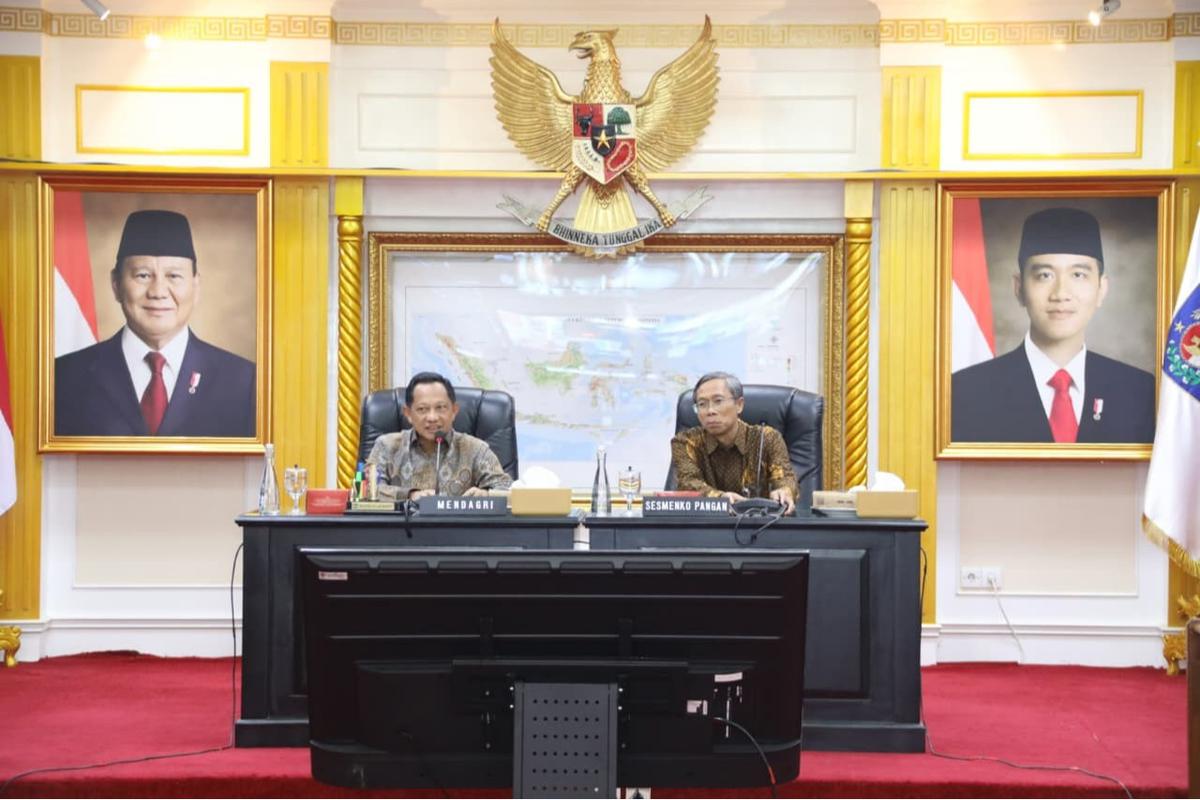 Mendagri Tito Karnavian Memimpin Rapat Koordinasi Percepatan Pendataan Lahan untuk Pembangunan Fisik Gerai, Pergudangan, dan Kelengkapan Kopdeskel Merah Putih
