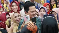 Menteri Badan Usaha Milik Negara (BUMN) Erick Thohir  pada peringatan Hari Lanjut Usia Nasional (HLUN) Tahun 2022 yang berlangsung di Gedung Badan Koordinasi Kegiatan Kesejahteraan Sosial (BKKKS) Kota Surabaya, Jawa Timur. (Foto: Istimewa).