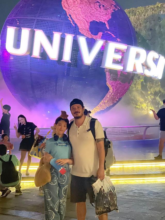 7 Potret Nafa Urback dan Zack Lee Liburan Bareng Buah Hati ke Jepang