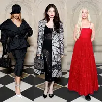 Rihanna kembali ke Paris Fashion Week untuk menghadiri Dior Haute Couture SS24 dengan mengenakan Dior black silk taffeta jacket dan skirt. Dia memberi sedikit sentuhan tomboi pada ansambel serba hitamnya dengan topi baseball hitam. [Dok/Dior]