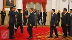 Sejumlah pejabat memberikan ucapan selamat kepada Marsekal Madya Hadi Tjahjanto yang dilantik oleh Presiden Jokowi sebagai Kasau yang baru, Jakarta, Rabu (18/1). (Liputan6.com/Angga Yuniar) 