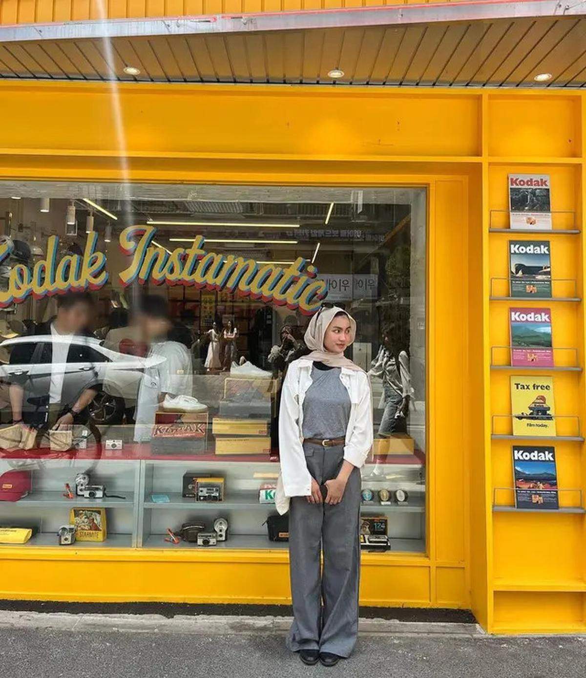 8 Inspirasi Outfit Kuliah ala Xaviera Putri yang Menarik Perhatian