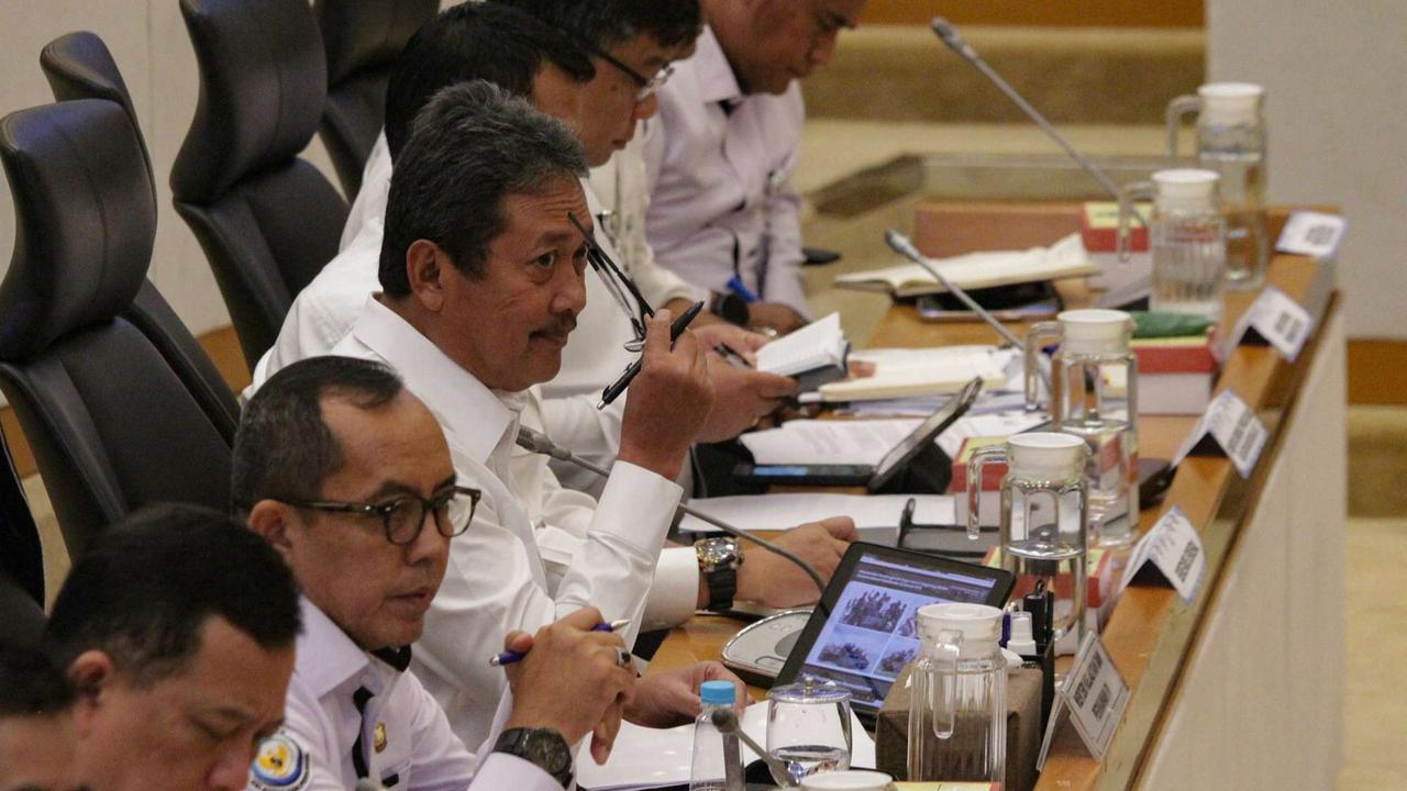 Rapat kerja Komisi IV DPR dengan Menteri KKP Sakti Wahyu Trenggono