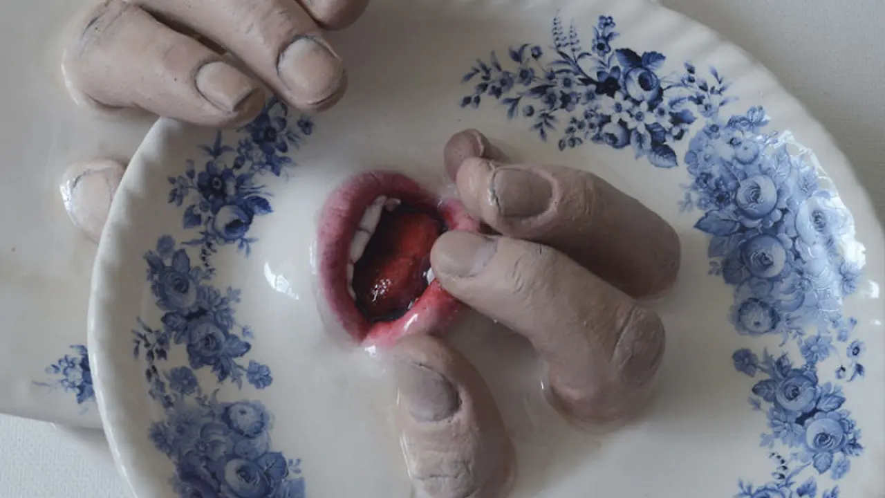 Menyeramkan, Perabot Rumah Tangga Ini Punya Tangan dan Kaki!