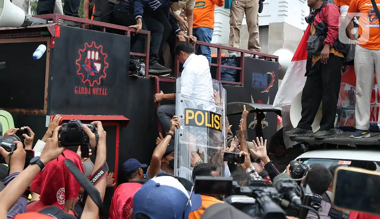Sebelumnya, pada Rabu (21/8/2024), Baleg DPR RI memutuskan untuk mengoreksi putusan Mahkamah Konstitusi (MK) soal ambang batas syarat pencalonan kepala daerah dan batas kandidat peserta Pilkada 2024. (Liputan6.com/Angga Yuniar)