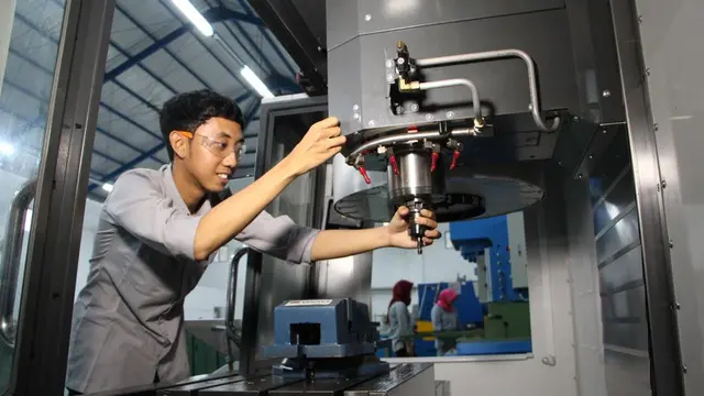 Kementerian Perindustrian telah menyelenggarakan pendidikan tinggi vokasi pada beberapa jenjang