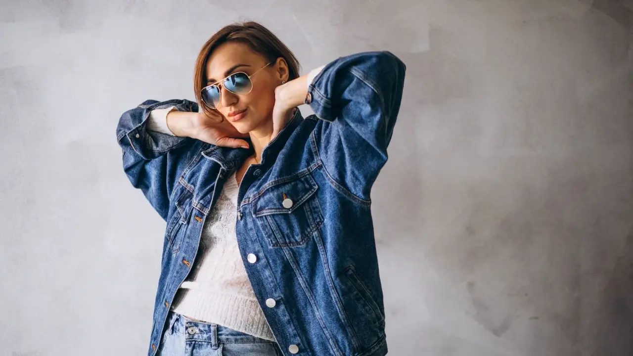 Tips Styling Denim on Denim Agar Tidak Terlihat Monoton (photo by freepik.com)