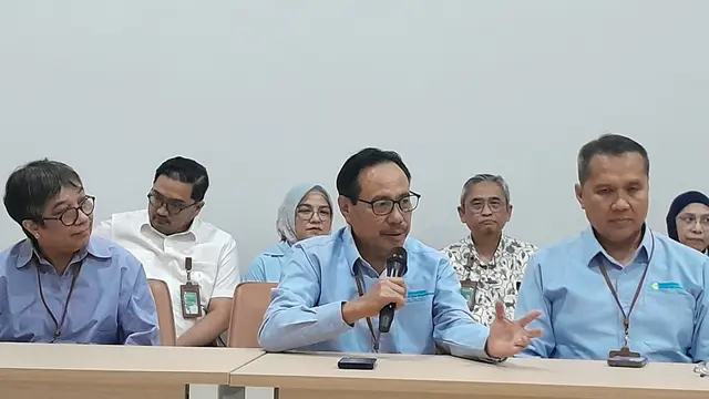 Direktur Utama RSCM, dr. Supriyanto Dharmoredjo, Sp.B, FINACS, M.Kes, bicara tentang pembiayaan opeasi pemisahan bayi kembar siam NA 1 dan NA 2.