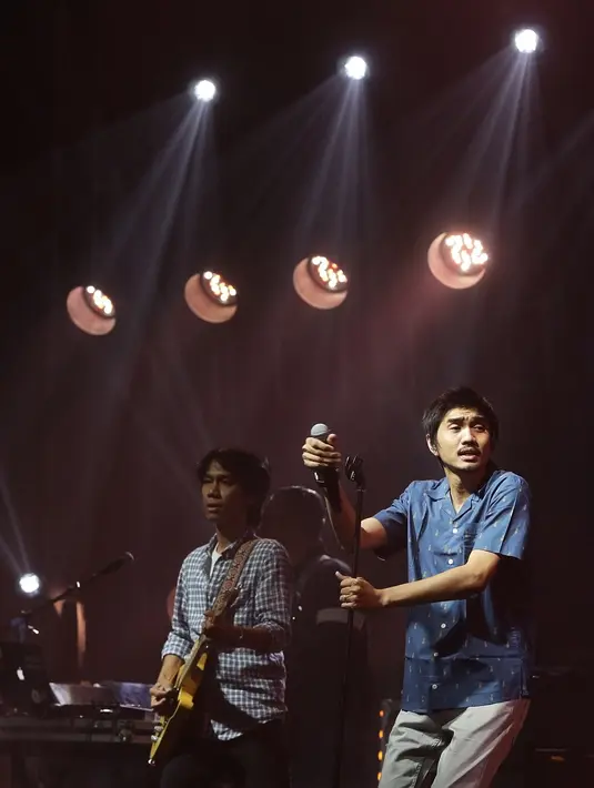 Sheila On 7 konser tunggal bertajuk A Night With Sheila On 7 di Gandaria City, Jakarta Selatan pada Kamis (5/12/2019) malam. (Bambang E Ros/Fimela.com)