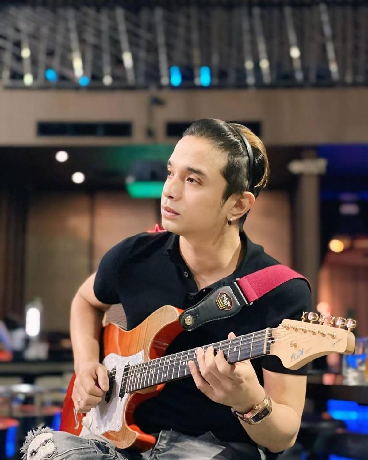 Peran Oncy sangat penting di band Ungu, di mana ia turut menciptakan beberapa lagu hits seperti "Cinta Dalam Hati" dan "Tercipta Untukku."<br>