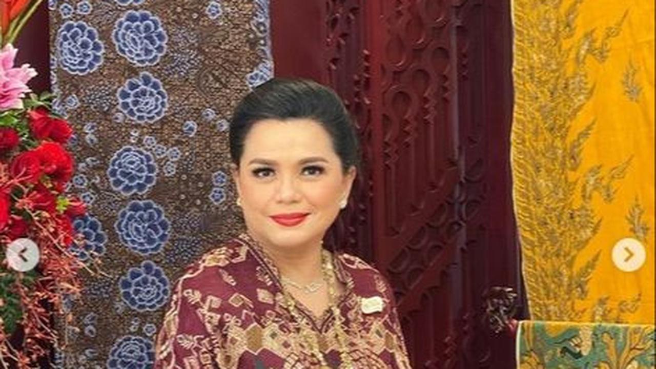 Sosok Model Istri Menteri