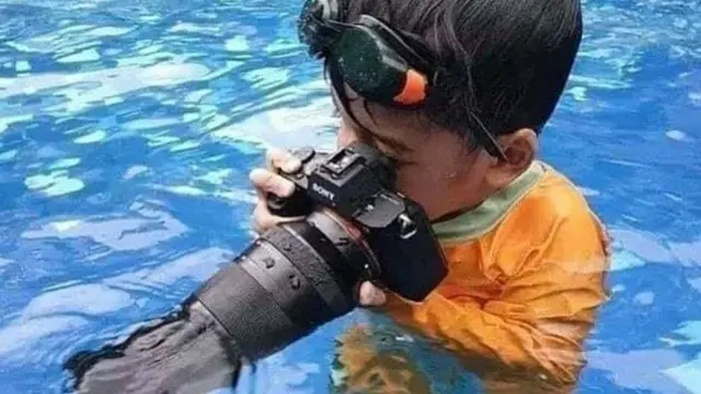 10 Potret Nyeleneh Orang Saat Bermain di Kolam Renang Ini Bikin Geleng Kepala