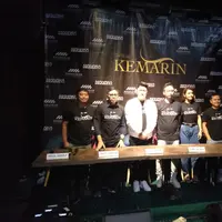 Ifan Seventeen saat syukuran film Kemarin