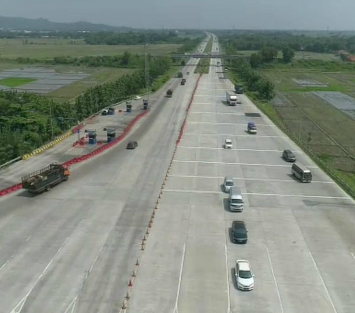 Selanjutnya, kendaraan dari Bandung yang akan menuju ke Cirebon melewati Tol Cisumdawu akan dikeluarkan di exit Ujung Jaya- Majalengka- Cirebon- Palimanan 3.