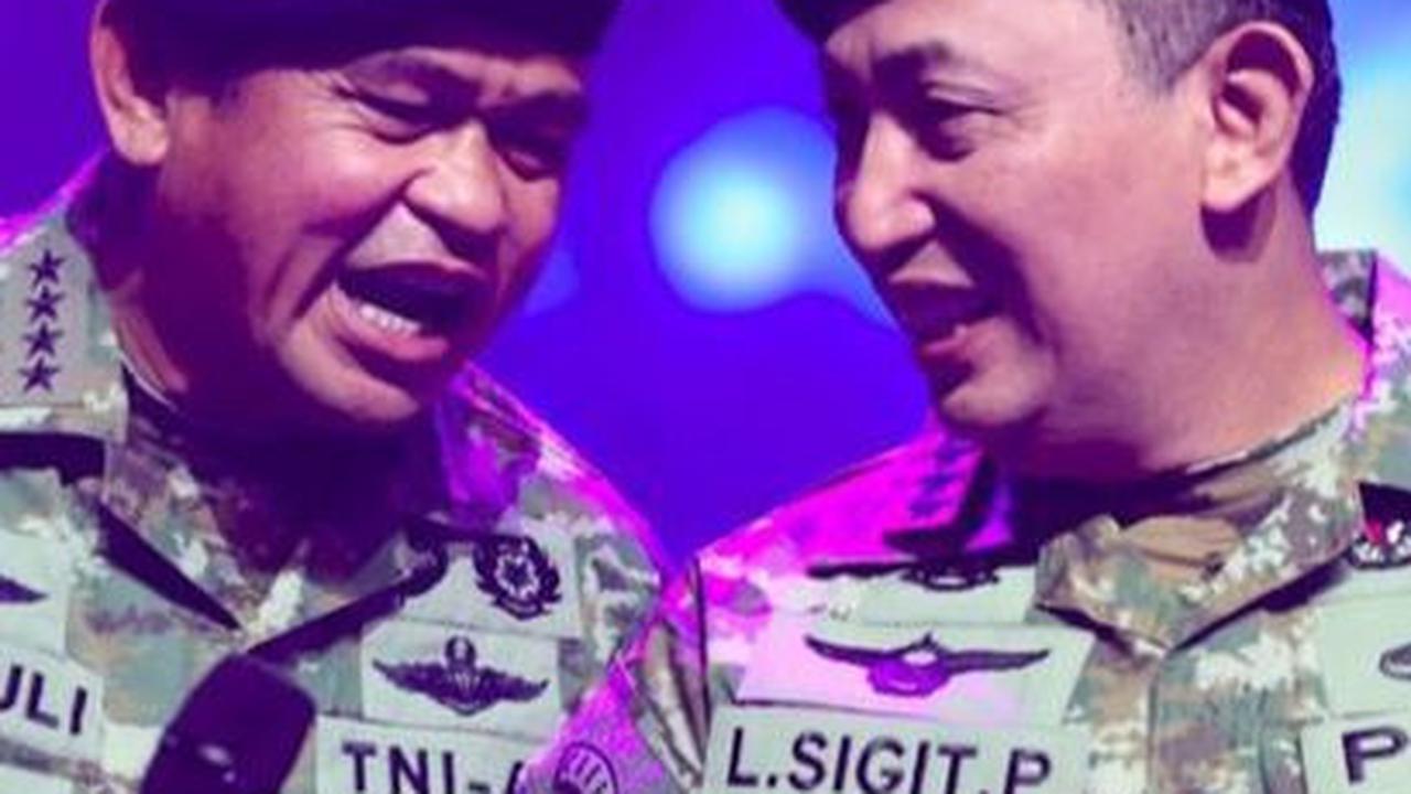 Kepala Staf Angkatan Darat (Kasad) Jenderal Maruli Simanjuntak tampak ikut naik ke atas panggung dan bernyanyi dengan Kapolri. <br>