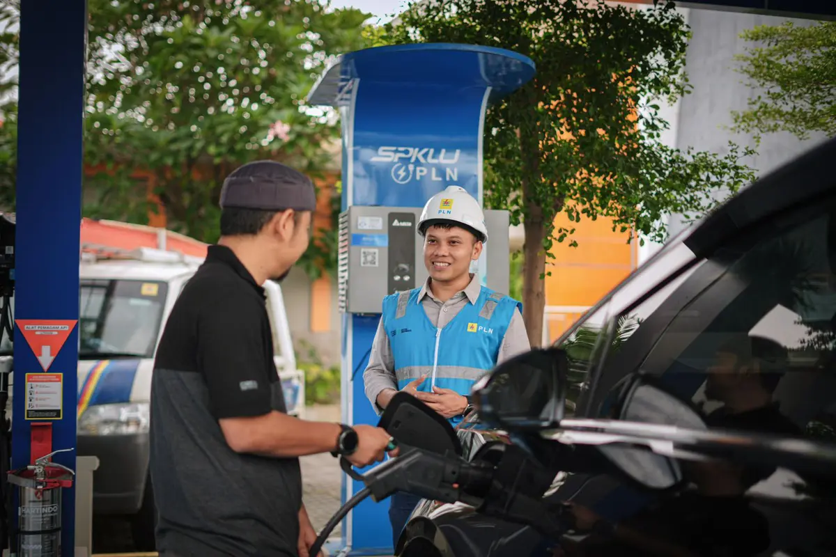 PLN telah menyiagakan 4.516 unit Stasiun Pengisian Kendaraan Listrik Umum (SPKLU) yang tersebar di 2.935 lokasi di seluruh Indonesia. (Dok PLN)