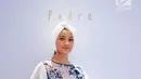 Model mengenakan busana rancangan Pedro dalam acara bertajuk Glamazing Ramadan Event di Jakarta, Sabtu (25/5/2019). Acara yang menampilkan turban styling class dan presentasi koleksi Pedro tersebut diadakan dalam rangka menyambut bulan Ramadan. (Liputan6.com/Immanuel Antonius)