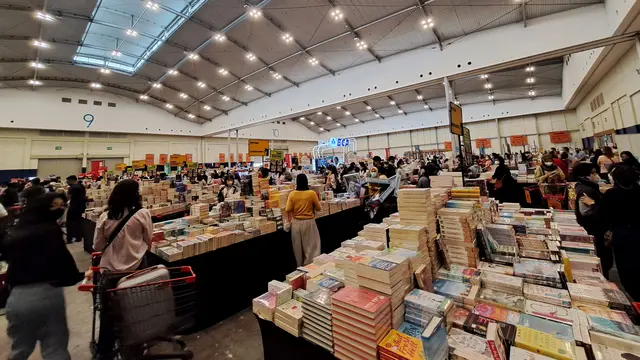 Pameran buku Big Bad Wolf (BBW) kembali digelar offline di di ICE BSD, Tangerang. Pembukaan pameran ini langsung diserbu ribuan pengunjung, Kamis (24/11/2022).
