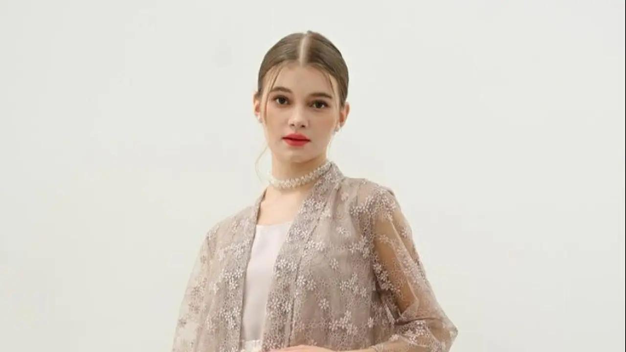 Ainaia Kebaya by Binar (Sumber: Instagram/_binarbinar_)