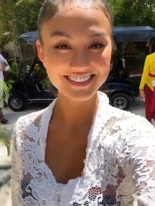 Potret Agnez Mo Pakai Kebaya Tradisional Bali (sumber: instagram/agnezmo)