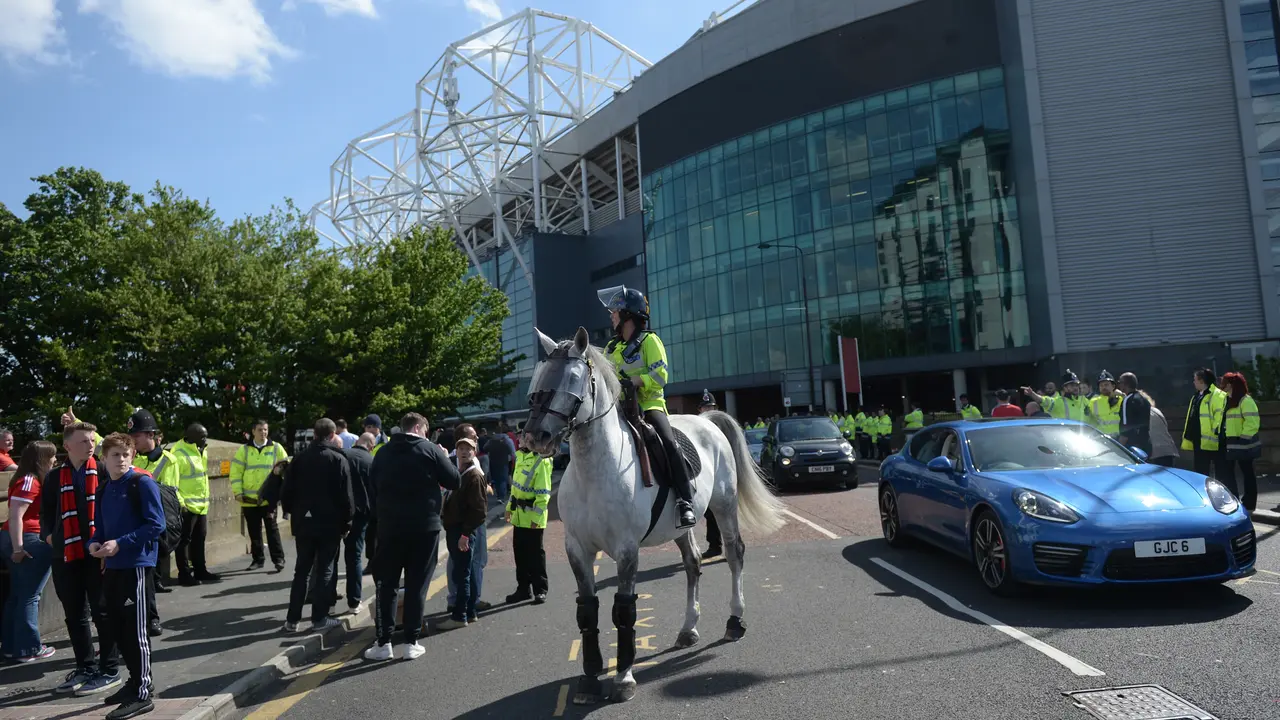20160515-Ditemukan Paket Mencurigakan, Laga di Old Trafford Dibatalkan-Inggris