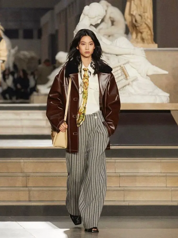Fashion show Louis Vuitton di Paris Fashion Week 2022, dibuka oleh Bintang Squid Game, Hoyeon