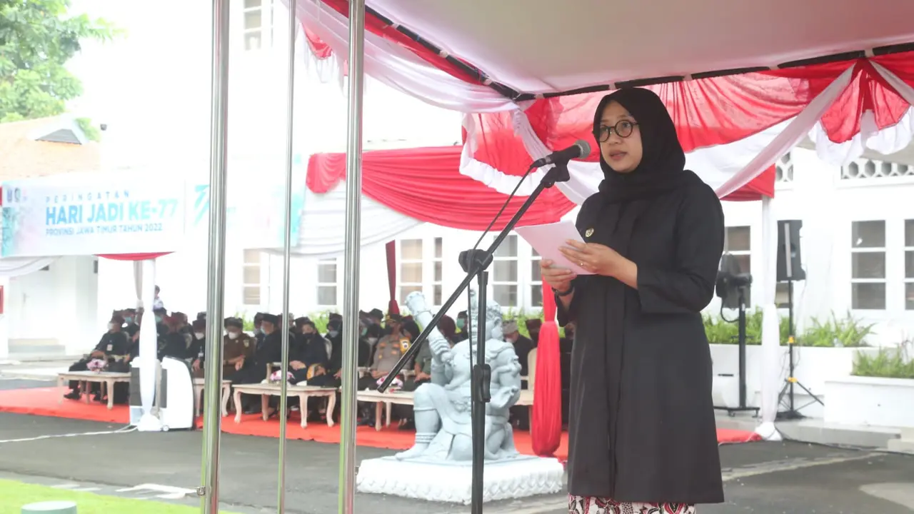 Bupati Banyuwangi Ipuk Fiestiandani menjadi inspektur upacara dalam upacara hari Jadi Provinsi Jawa Timur ke-77 (Istimewa)