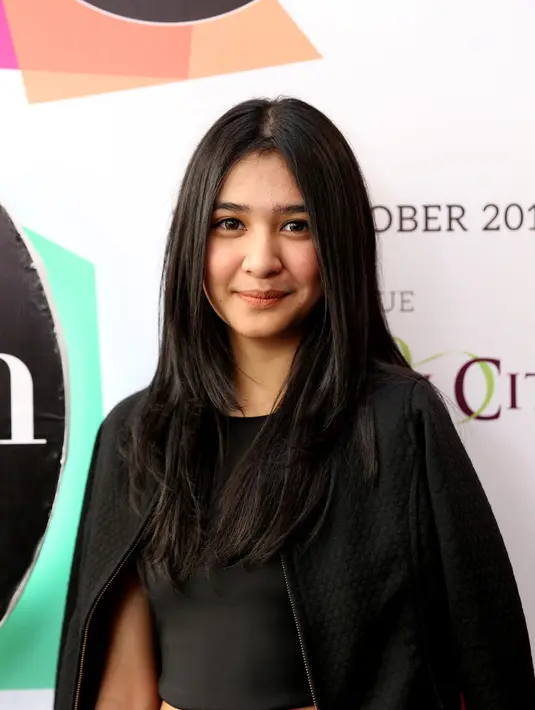 Kabar ini muncul lantaran gadis bertubuh aduhai ini ketahuan ada di tempat yang sama saat Samuel diburu awak media di kawasan Bulungan Jakarta Selatan pada Minggu (25/10) lalu.  (Andy Masela/Bintang.com)