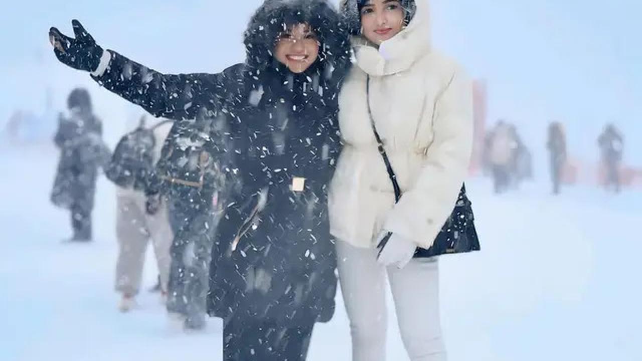 Gaya Kompak Ashanty dan Aaliyah Massaid Liburan Musim Dingin di Jepang