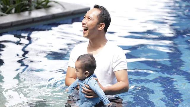 7 Potret Kebersamaan Anggita Sari dan Suami yang Jarang Diekspose