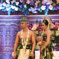 Hengky Kurniawan dan Sonya Fatmala gelar resepsi pernikahan. (Galih W. Satria/bintang.com)