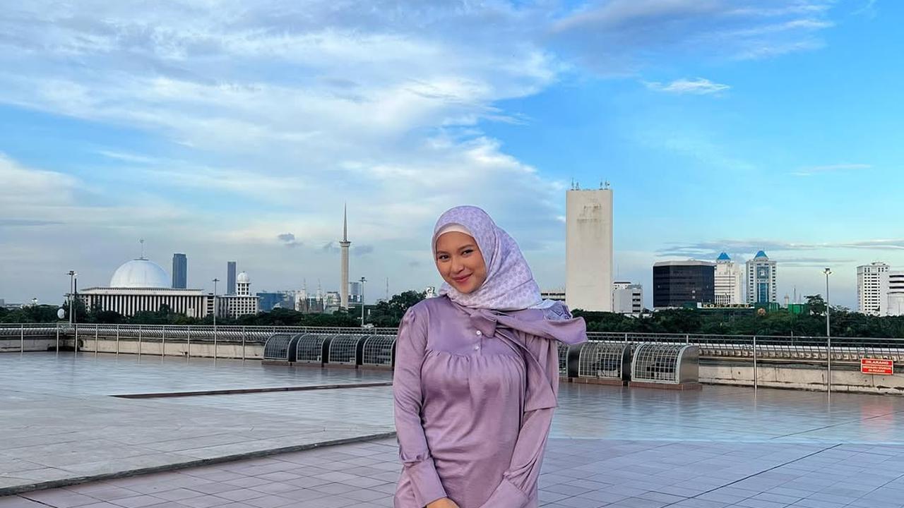 Potret Indah Permatasari Tampil Berhijab, Sederhana tapi Bikin Pangling dan Bisa Jadi Inspirasi