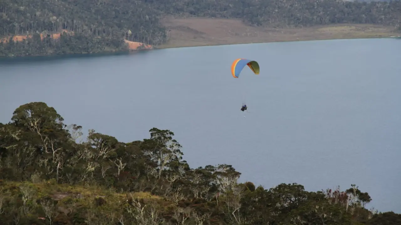 Paralayang di Papua