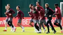 Pemain Liverpool, Jordan Henderson, Trent Alexander-Arnold, Georginio Wijnaldum, Fabinho, Sadio Mane dan Divock Origi saat latihan di Melwood, Inggris (6/5/2019). Liverpool akan bertanding melawan Barcelona pada leg kedua semifinal Liga Champions di Anfield Stadium. (AFP Photo/Lindsey Parnaby)