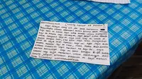 Surat wasiat yang ditulis diduga orang tua bayi yang dibuang di kawasan Kecamatan Muncar (Istimewa)