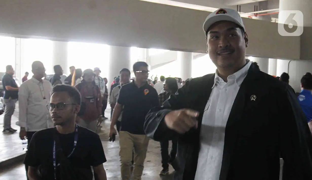 Menteri Pemuda dan Olahraga Republik Indonesia (Menpora RI) Dito Ariotedjo tiba untuk meninjau Jakarta International Stadium (JIS) di Tanjung Priok, Jakarta, Selasa (4/7/2023). (Liputan6.com/Herman Zakharia)