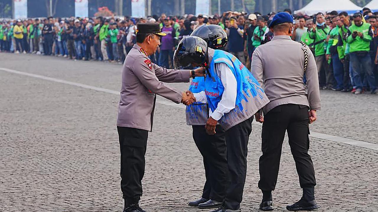 FOTO: Polri Bersinergi dengan Ojol, Apel Kamtibmas Digelar di Monas