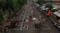 Potret physical distancing di Pasar Pegirian Surabaya. (Sumber: Twitter/BanggaSurabaya)